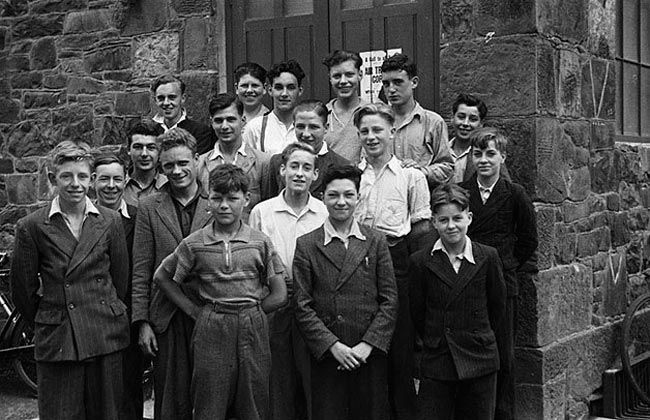 Birmingham Boys' Club members who are the guests of Llanidloes Boys' Club over the summer (Члены клуба мальчиков Бирмингема, которые летом гостят в клубе мальчиков Лланидлоэс), 1941