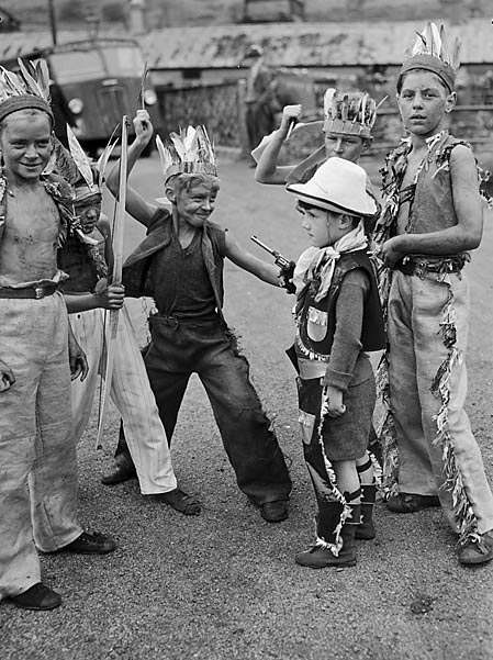 Blaencwm carnival (Карнавал в Бланквме), September 1951