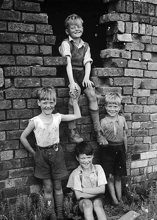 Children of Moss Valley, near Wrexham (Дети из Мосс-Вэлли, близ Рексхэма), 1953