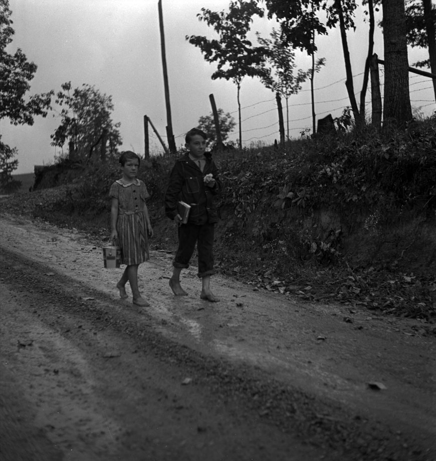 Children walking in the rain (Дети, идущие под дождём), 1940s