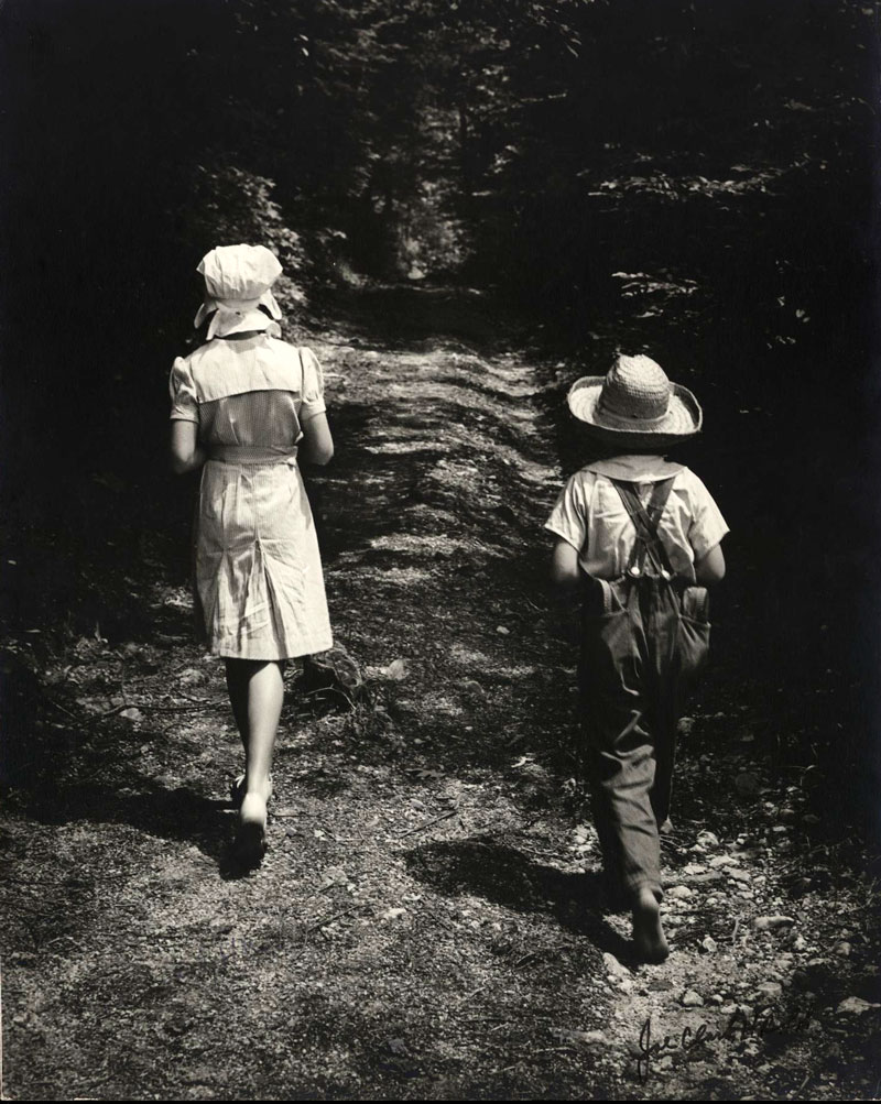 Children walking to school (Дети, идущие в школу), 1940s