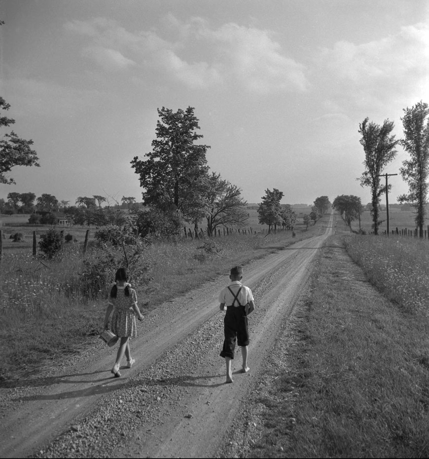 Girl and a Boy walking to school (Девочка и мальчик, идущие в школу), 1940s