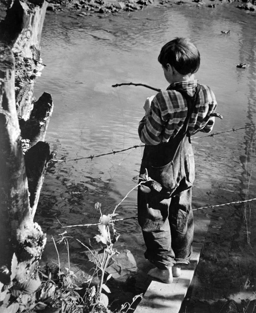 Hook in the water - Gene fishing (Крючок в воде - Джин рыбачит), 1950s