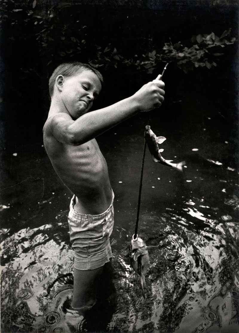 Unidentified Boy Fishing (Неизвестный мальчик, ловящий рыбу), 1950s