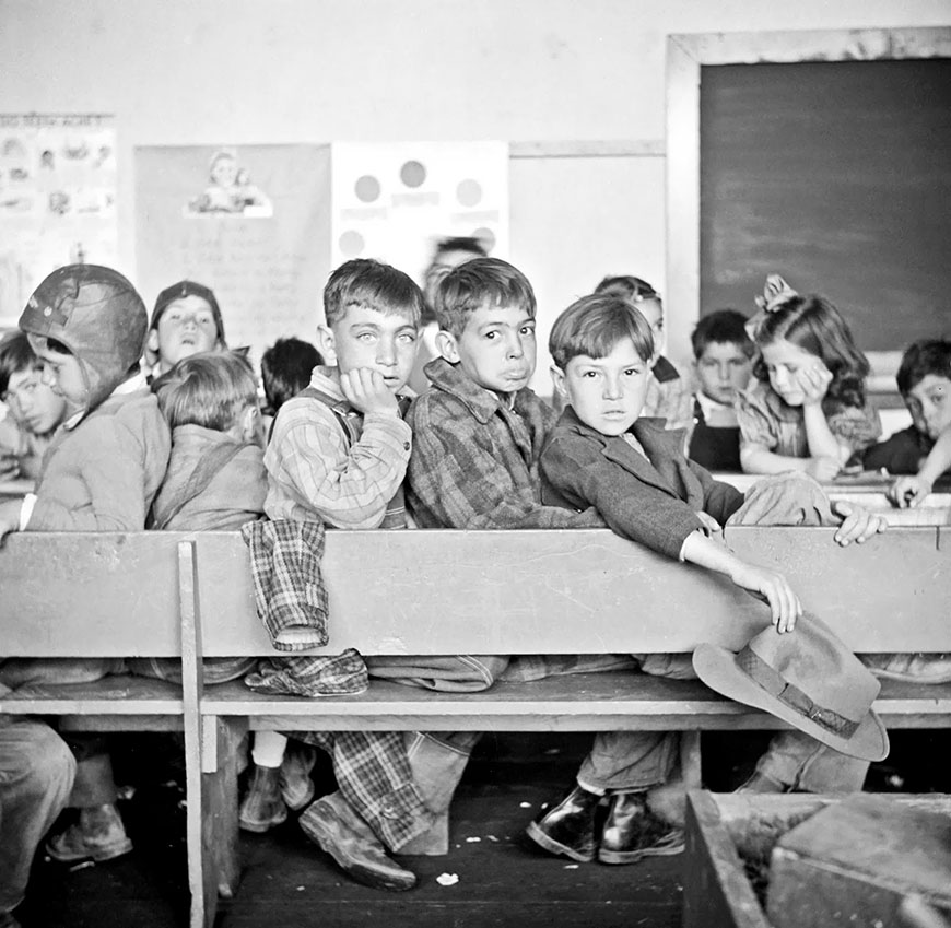 Grade school children (Класс школьников), 1943