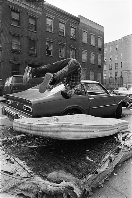 Boy jumpin on abandoned mattress (Мальчик прыгает на выброшенном матрасе), 1970s 