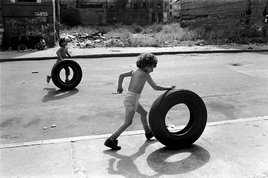 Boys rolling tires (Мальчишки катят покрышки), 1970s 