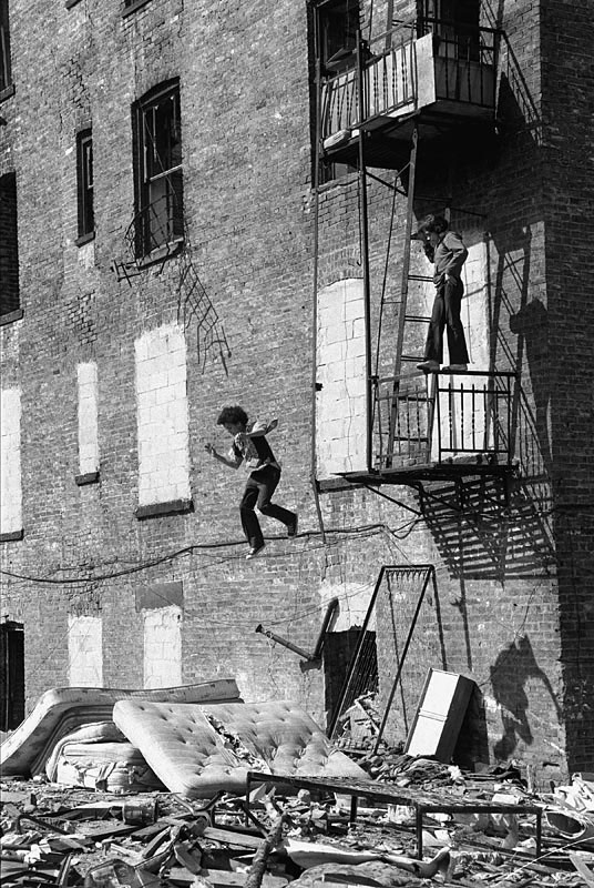 Kid jumping from fire escape to mattress (Малыш прыгает с пожарной лестницы на матрас), 1970s  