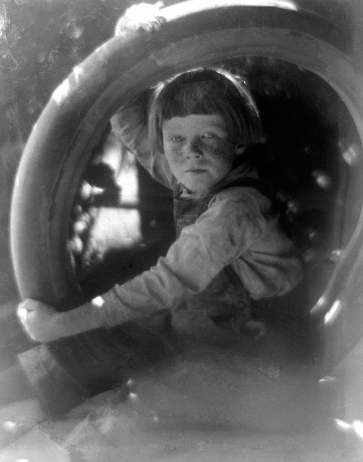 Gryff in his Tire (Грифф в своей покрышке), 1920s