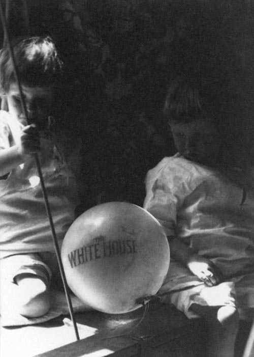 Twins with Balloon (Близнецы с шариком), c.1920