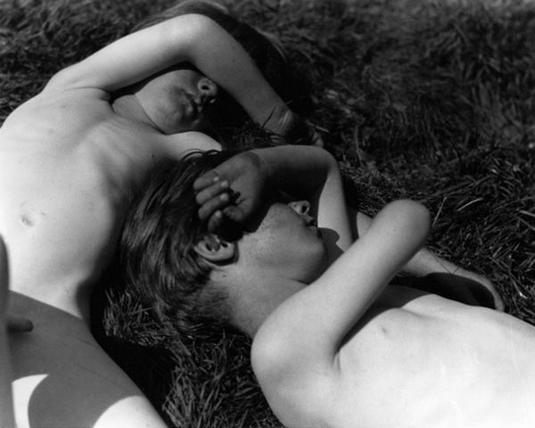 Twins on the Grass (Близнецы на траве), 1922