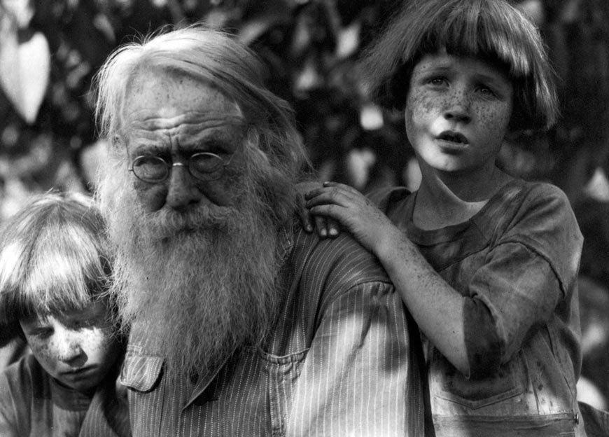 My Father and My Sons (Отец и сыновья фотографа), 1923