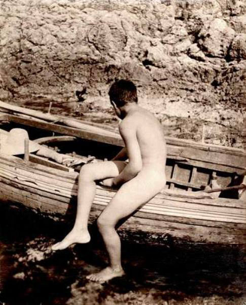 Boy sitting on a boat (Мальчик, сидящий на лодке), c.1900