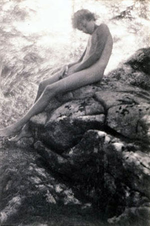 Untitled / Young Boy On Rock, Five Islands Maine (Без названия / Мальчик на скалах, Файв Айлендс), c.1906