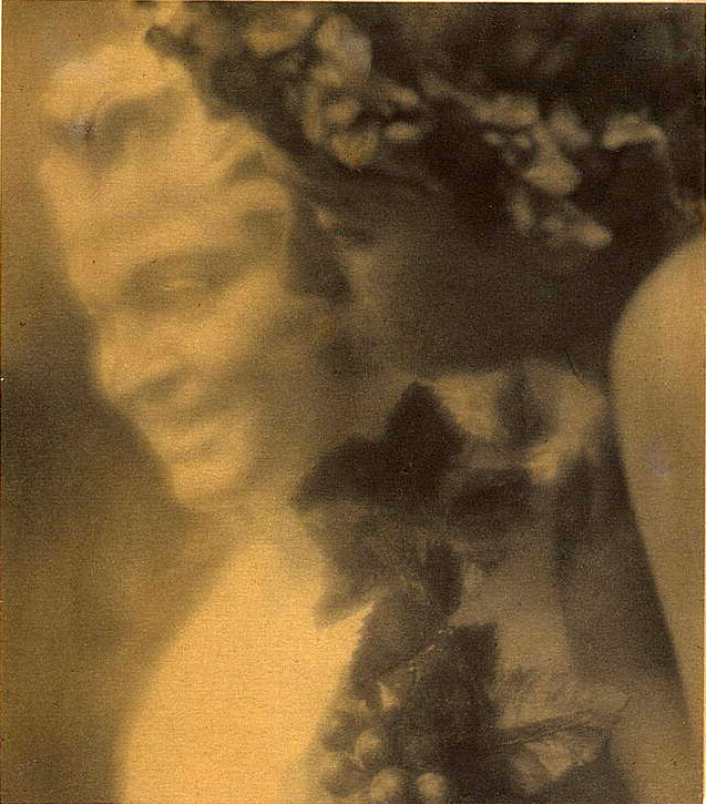 Nude boy with laurel wreath kissing head of Pan (Нагой мальчик в лавровом венке, целующий голову Пена), 1905