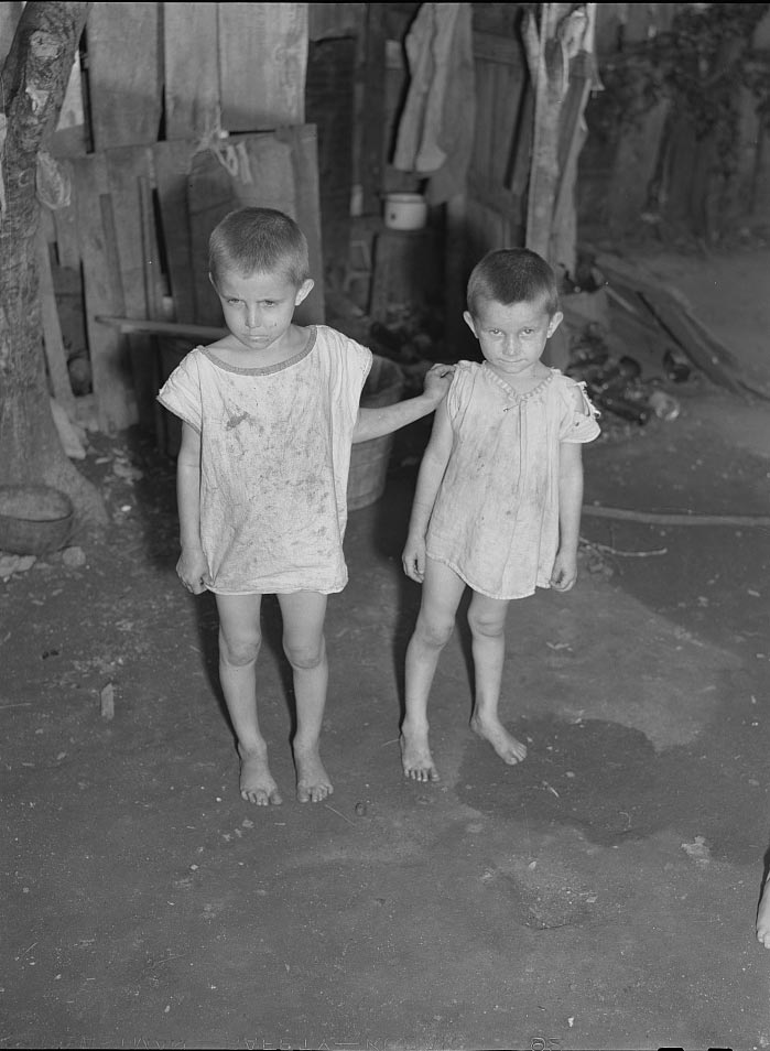 Children of French fishermen, who live in French village (Дети французских рыбаков, живущие во французской деревне), Dec. 1941