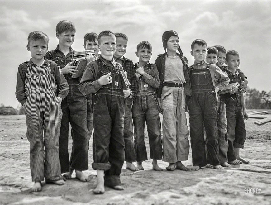 Schoolchildren in Franklin (Школьники во Франклине), April 1941