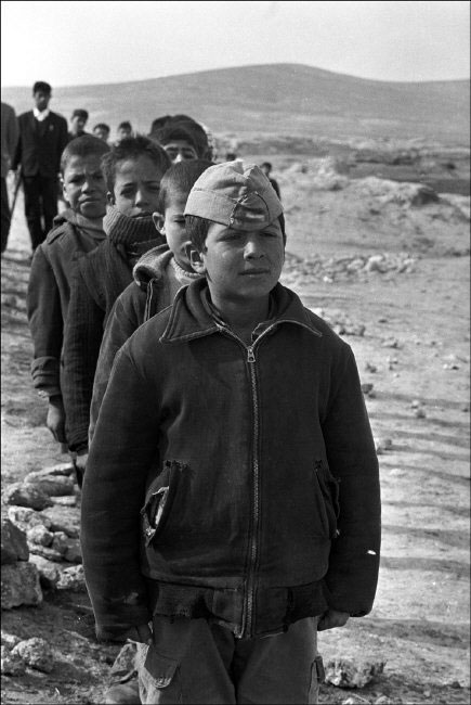 Children are trained by the F P.L P. (Тренировка детей в лагере Фронта Освобождения Палестины), In the outskirts of Amman, Cisjordan 