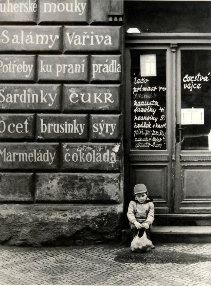 U koloniálu (В Колониальном), 1968