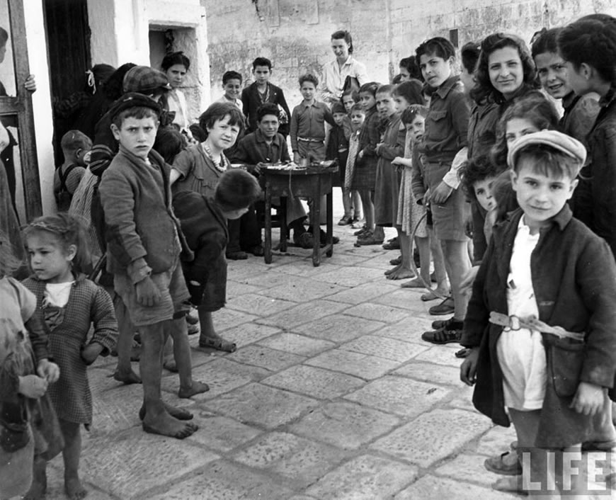 A group of children (Группа детей), 1947