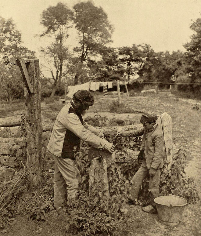 At the grindstone - a Suffolk Farmyard (У точильного камня - на скотном дворе в Суффолке), 1888