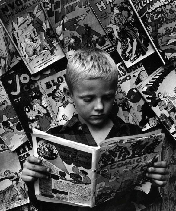 Comic Book Stand (Витрина с комиксами), New York, 1946