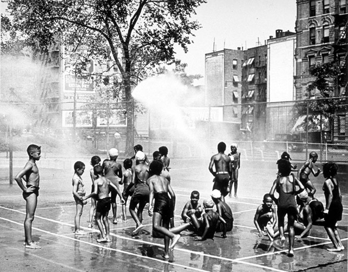 Group of children in park sprinkler (Группа детей в парке пожаротушения), ca.1937