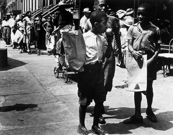 Street scene, Harlem (Уличная сцена в Гарлеме), ca.1935