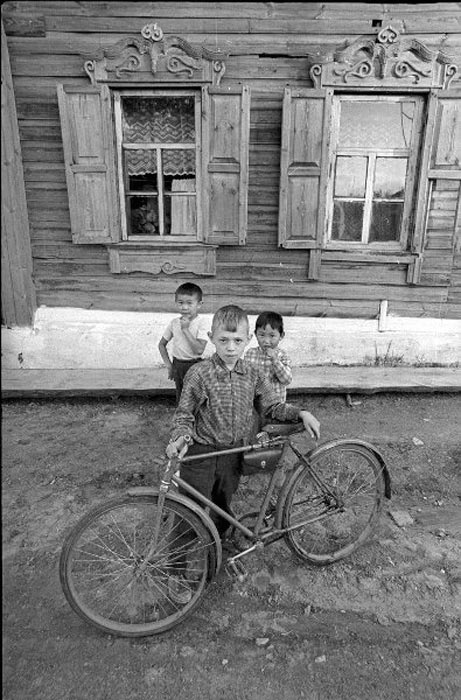 Мальчик с велосипедом (Boy with bike), 1970-е