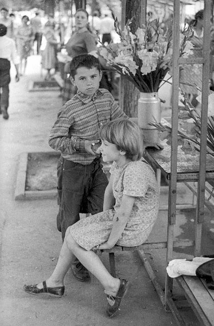 Косовский рынок. Цветочный ряд (Kosov market. Flower row), 1972