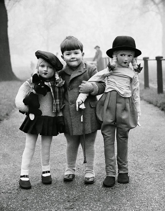 Boy with two large dolls (Мальчик с двумя большими куклами), 1950s