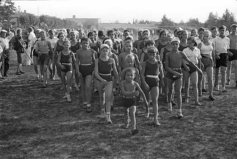 Юные физкультурники (Young athletes), 1934