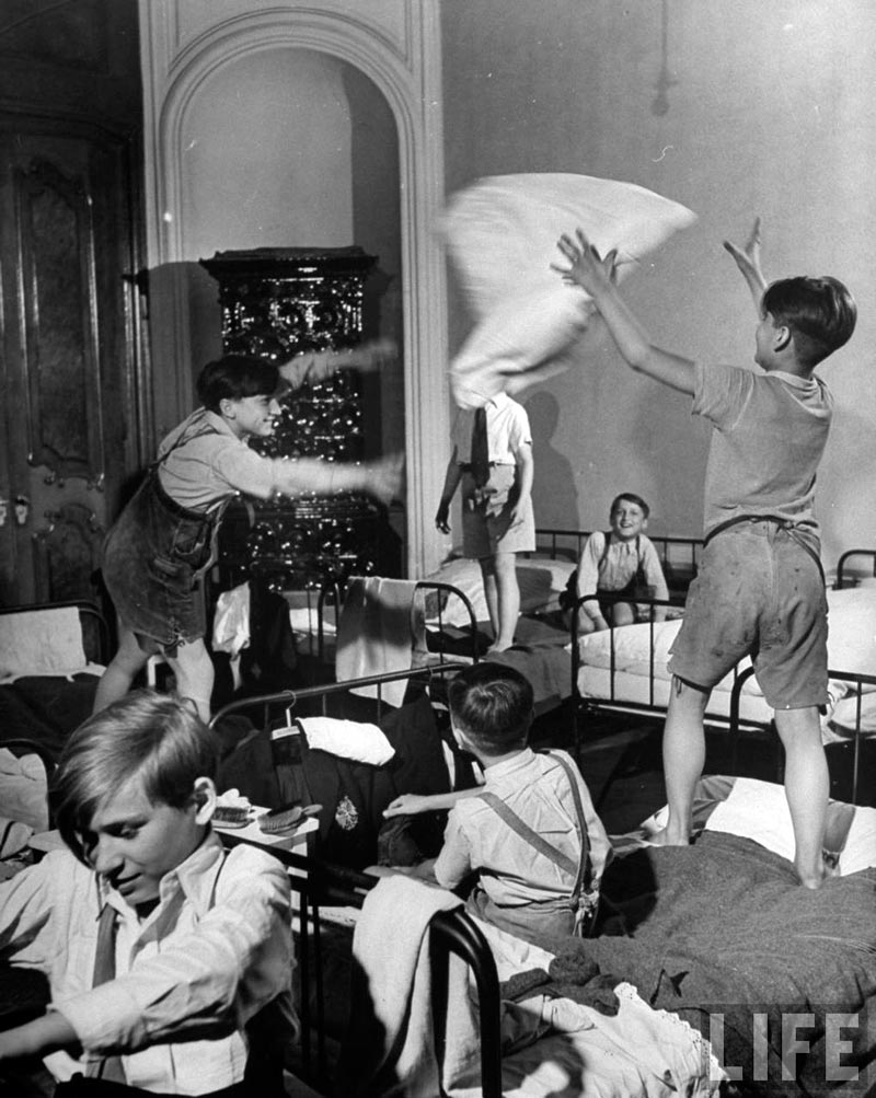 Vienna Boys Choir members having some fun in dormitory (Мальчики из Венского хора забавляются в спальне), July 1946 