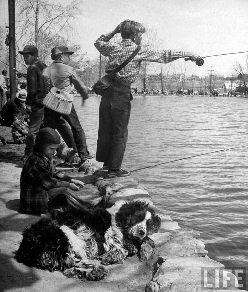 Kids fishing at Idlewild Park during Trout Season for Children (Дети, ловящие рыбу в парке Айдлуайлд во время форелевого сезона для детей), May 1948