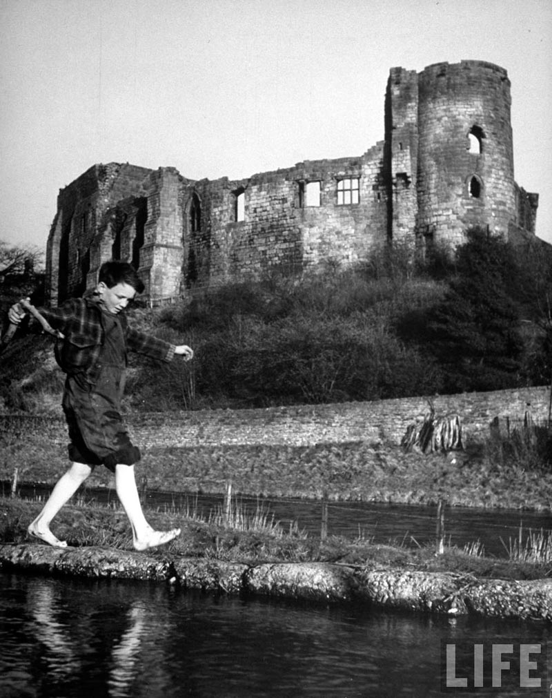 Boy walking over a narrow spit of land in river in front of an old castle (Мальчик, идущий по узкой косе земли в реке перед старым замком), 1950