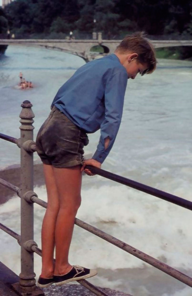 Boy in the lederhosen (Мальчик в кожанных шортах), 1970x