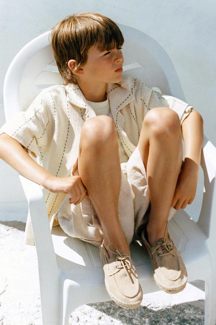 Rustic shirt with a lapel collar and short sleeves (Рубашка в деревенском стиле с воротником-лацканом и короткими рукавами), 2025