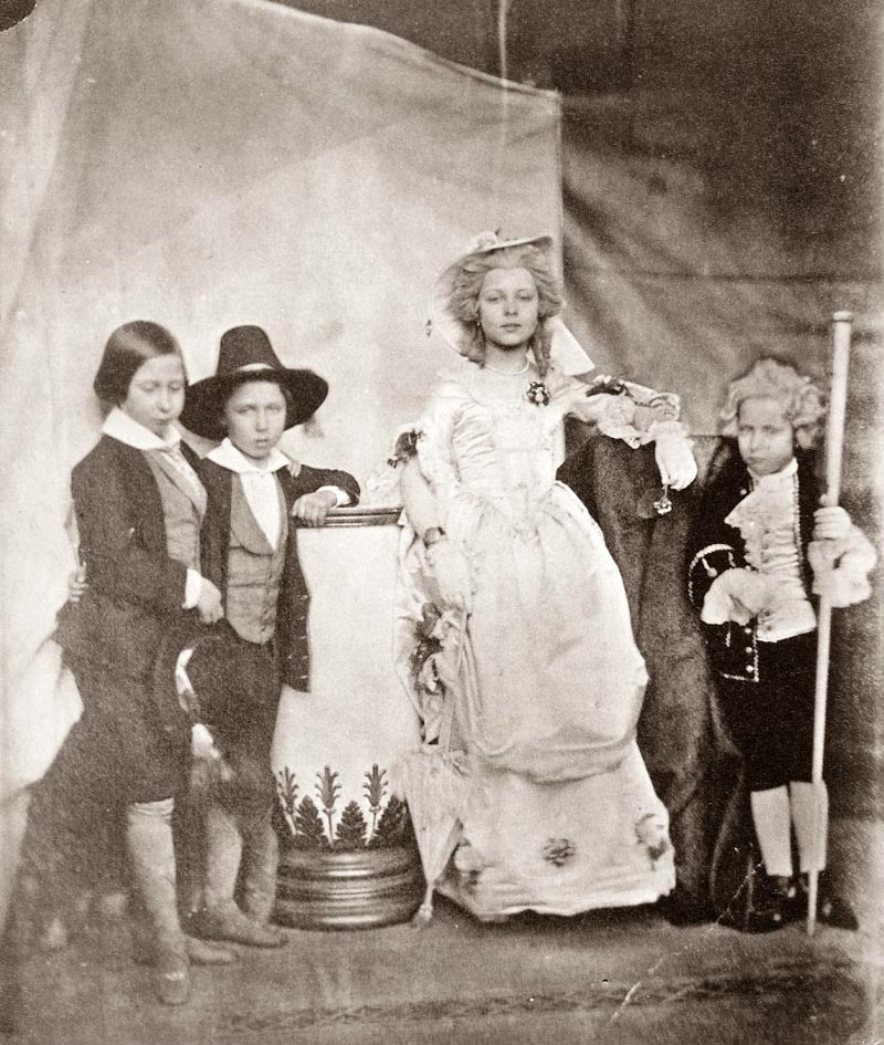 Queen Victoria’s children, Princess Alice, Prince Alfred, Princess Victoria (the Princess Royal) and Princess Helena in ‘Les deux petits Savoyards' (Дети королевы Виктории, принцесса Алиса, принц Альфред, принцесса Виктория (королевская принцесса) и принцесса Елена в «Двух маленьких Савойярдов»), 1854