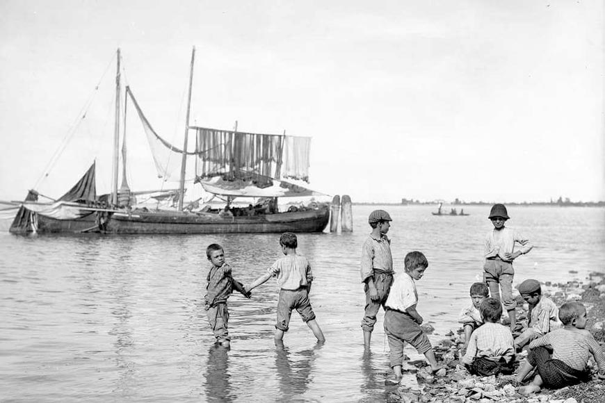 Bambini in riva (Дети на берегу)