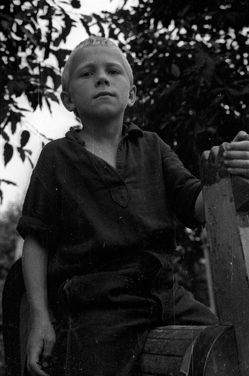 В Детском городке ЦПКиО (On the playground in the park), 1939