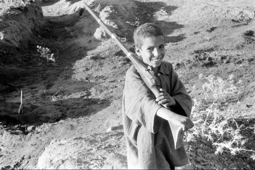 Portrait of boy with rifle at fantasia performance (Портрет мальчика с ружьём на необычном представлении), 1960s