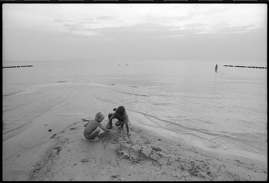 Zwei Kinder am Strand (Два мальчика на пляже), 1994