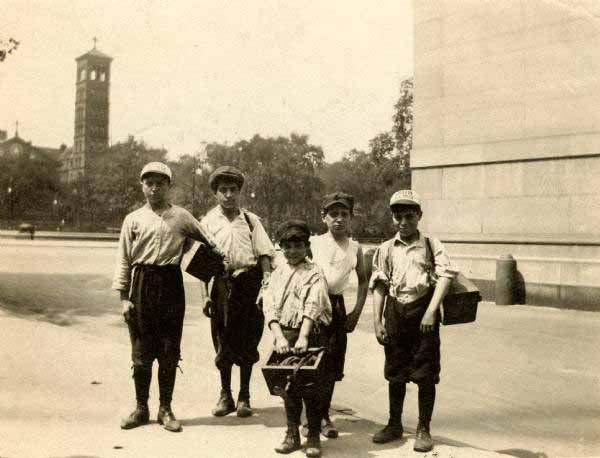 Five shoeshine boys (Пятеро чистильщиков обуви)