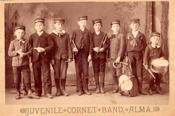 Juvenile Coronet Band (Мальчишеский чечёточный оркестр), ca.1889