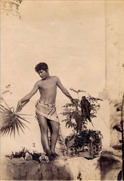 Boy holding palms (Мальчик с пальмовыми ветвями)