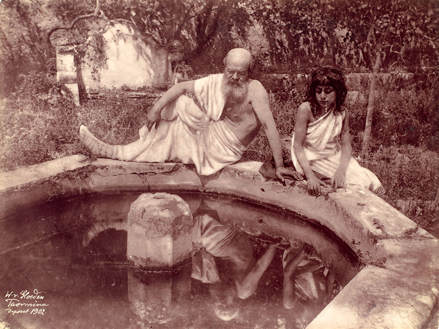 Elderly Man and Young Boy at Garden Fountain (Пожилой мужчина и мальчик у садового фонтана), 1902