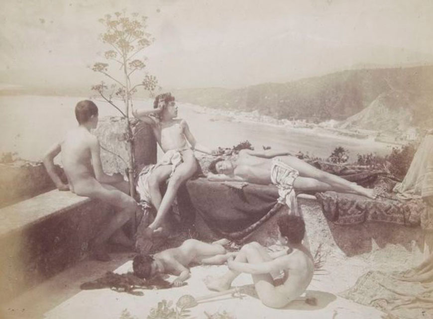 Quattro ragazzi sulla terrazza di Taormina (Четыре мальчика на террасе в Таормине), 1890s