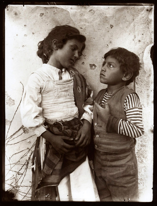 #0121, Two SiciliGirl and child (Сицилианская девушка и ребёнок), 1890s