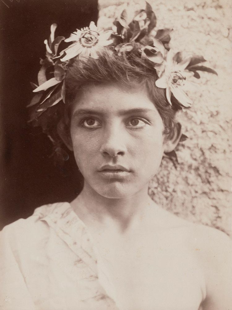 Bambino con fiori di passiflora (Ребенок с цветами пассифлоры), 1890s