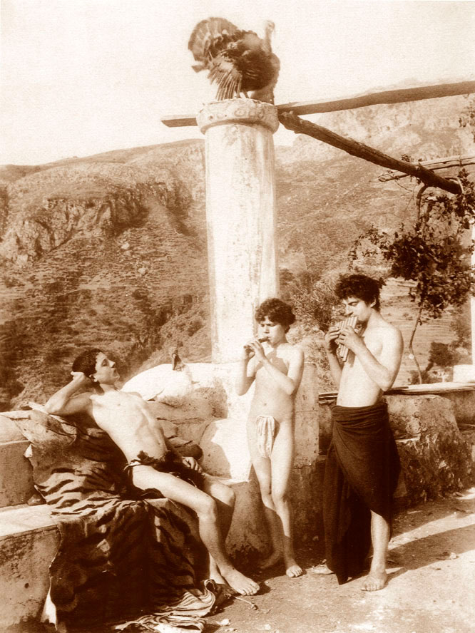 #1151, Tre giovani nella vigna della 'casa bianca' sul Monte Ziretto, c.1898